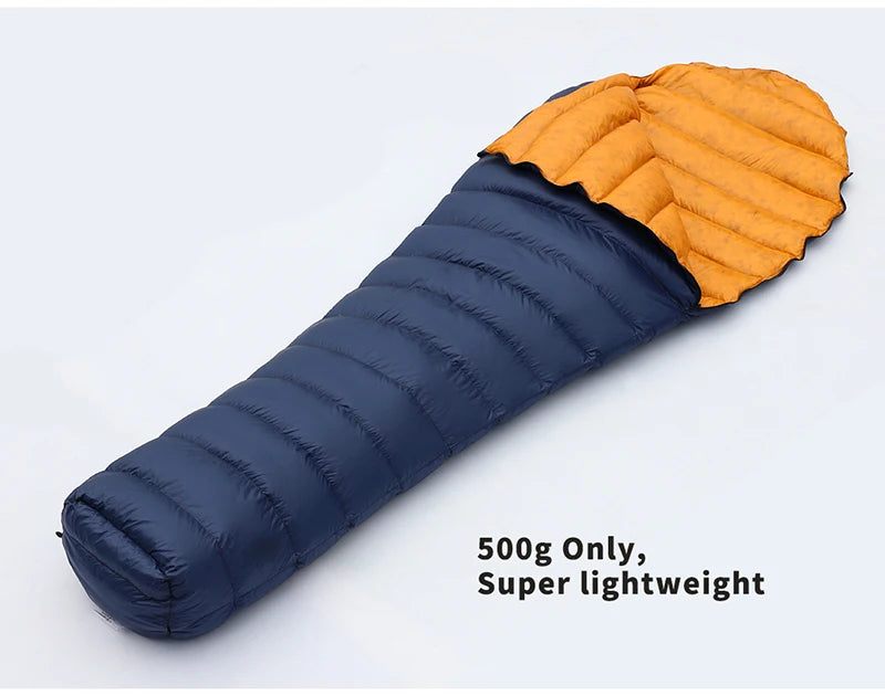 Blue and orange sleeping bag with text indicating weight and lightness on a white background