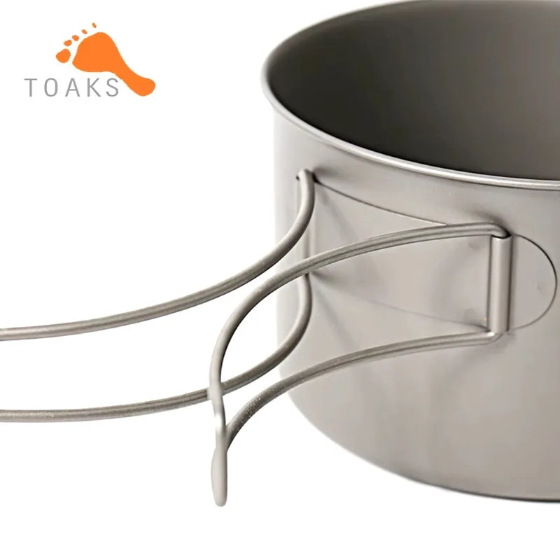 Camping pot with handle and Toaks logo on a white background