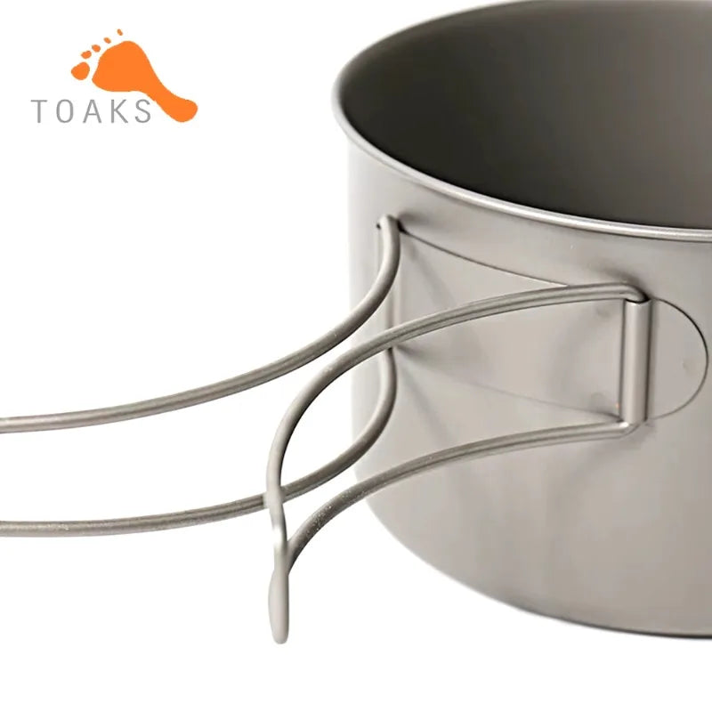 Camping pot with handle and Toaks logo on a white background