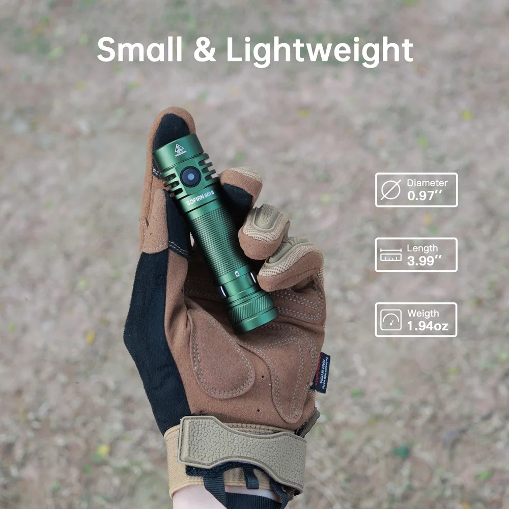 Green flashlight held in a gloved hand with size and weight information displayed.